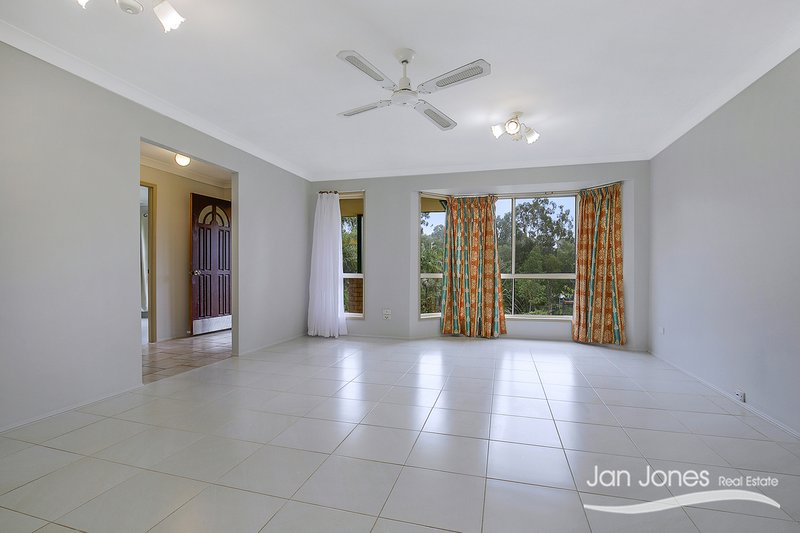 Photo - 23 Saraband Dr , Eatons Hill QLD 4037 - Image 3