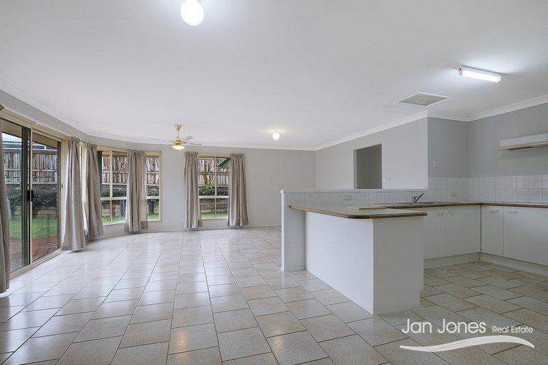 Photo - 23 Saraband Dr , Eatons Hill QLD 4037 - Image 4