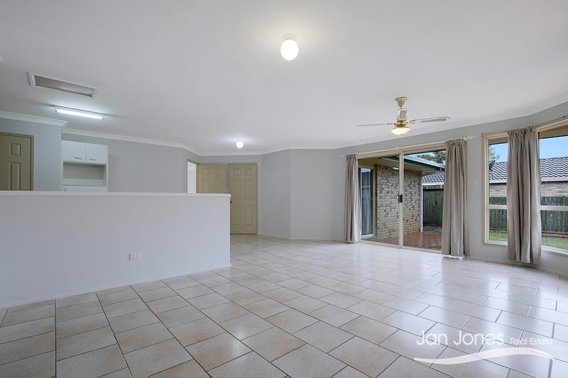 Photo - 23 Saraband Dr , Eatons Hill QLD 4037 - Image 5