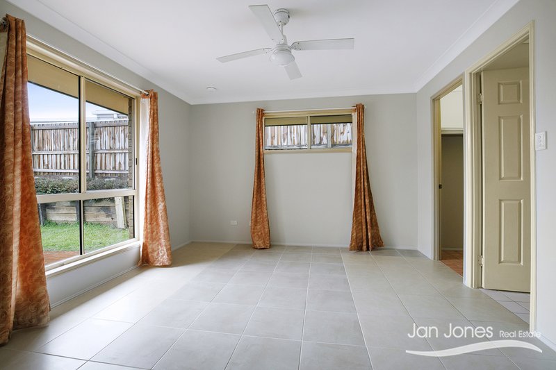 Photo - 23 Saraband Dr , Eatons Hill QLD 4037 - Image 9