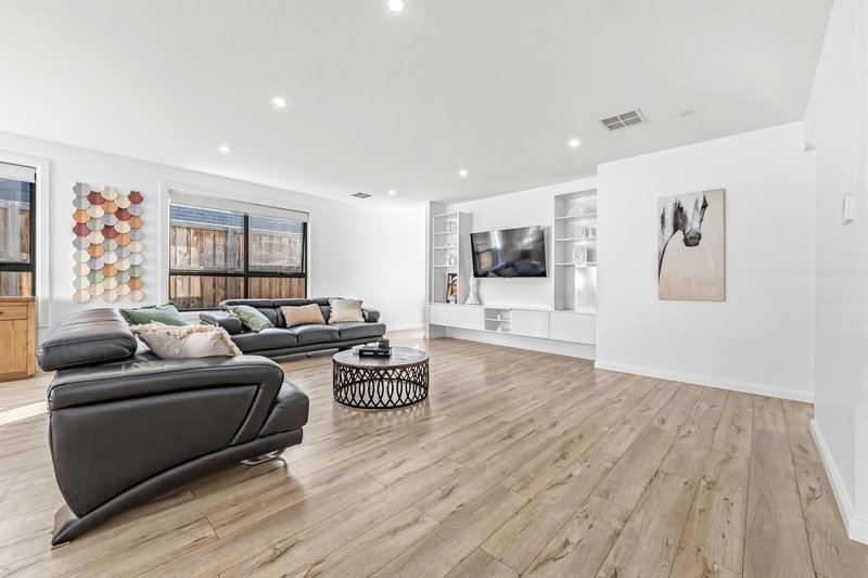 Photo - 23 Sash Street, Greenvale VIC 3059 - Image 6