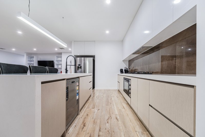 Photo - 23 Sash Street, Greenvale VIC 3059 - Image 11