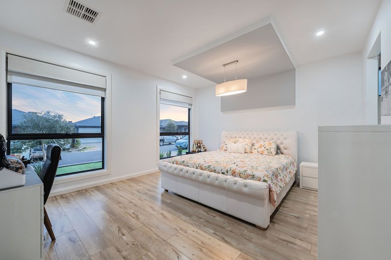 Photo - 23 Sash Street, Greenvale VIC 3059 - Image 17