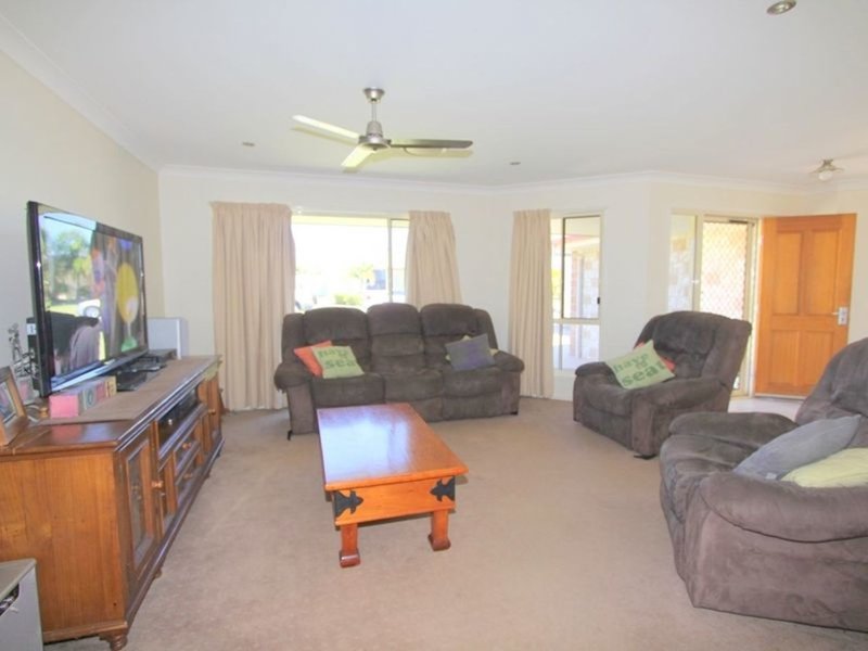 Photo - 23 Saville Street, Emerald QLD 4720 - Image 3