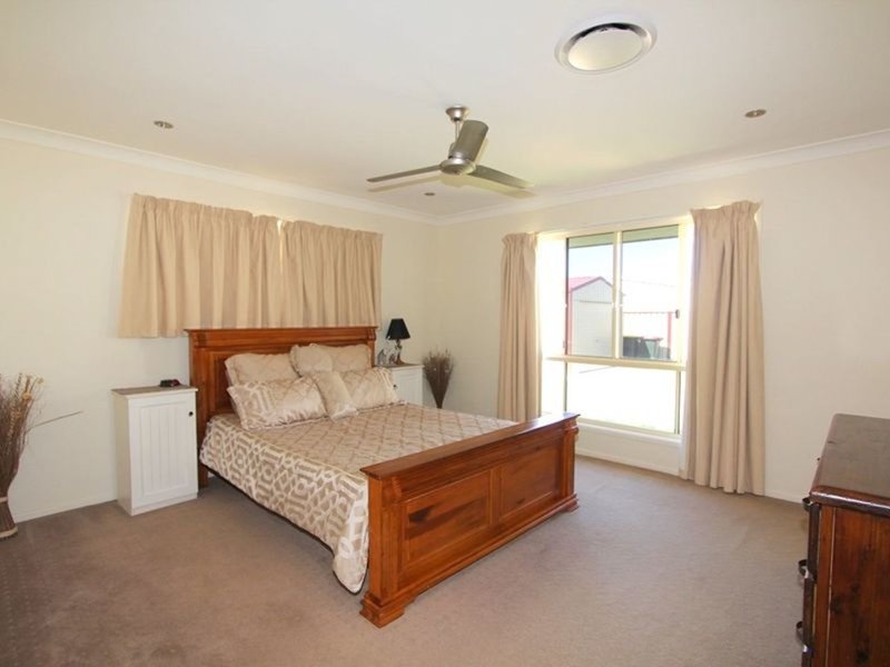 Photo - 23 Saville Street, Emerald QLD 4720 - Image 8