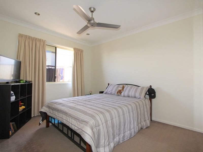 Photo - 23 Saville Street, Emerald QLD 4720 - Image 10