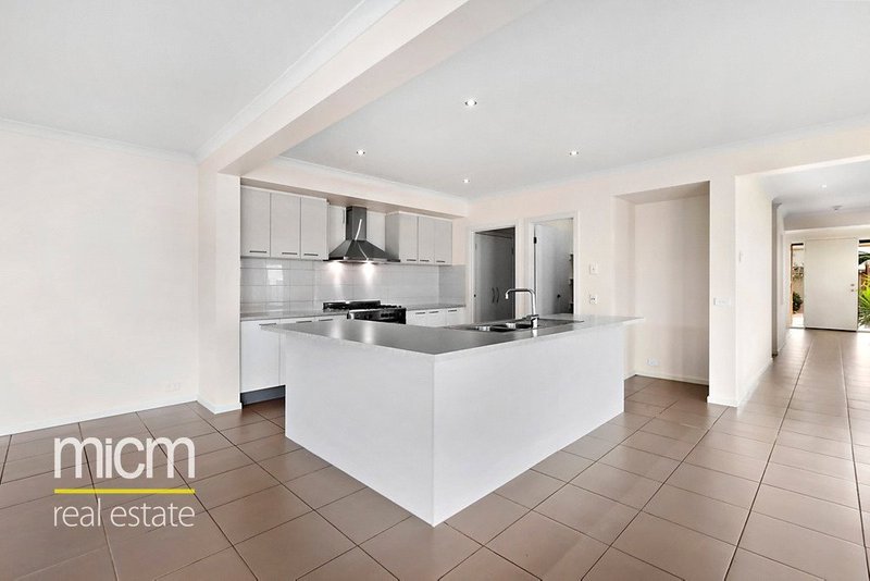 Photo - 23 Seafarer Way, Point Cook VIC 3030 - Image 2