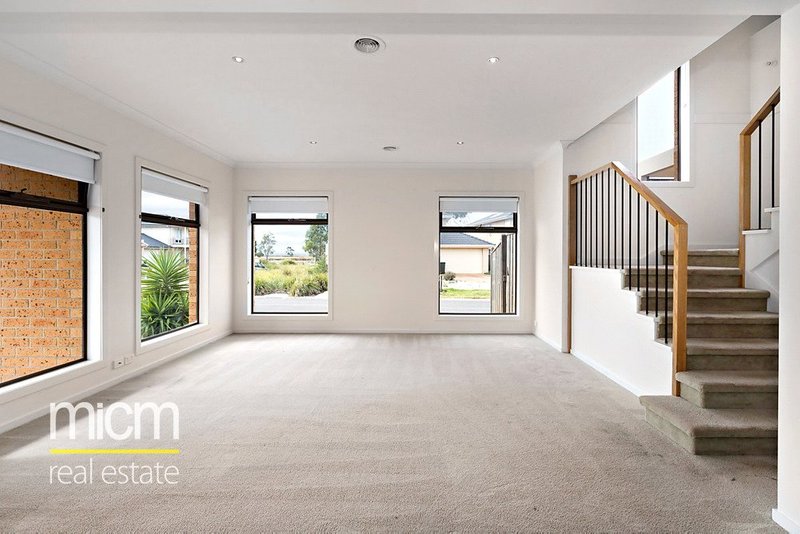 Photo - 23 Seafarer Way, Point Cook VIC 3030 - Image 5