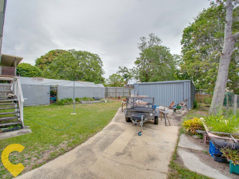 Photo - 23 Seaville Avenue, Scarborough QLD 4020 - Image 6