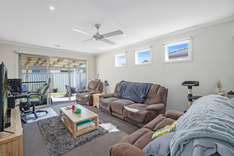 Photo - 23 Serenity Street, Pakenham VIC 3810 - Image 6