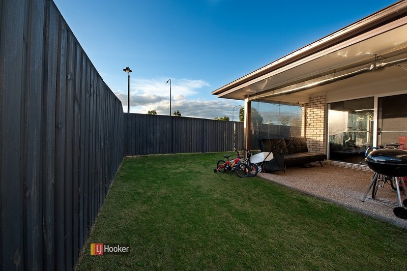 Photo - 23 Severn Crescent, North Lakes QLD 4509 - Image 12