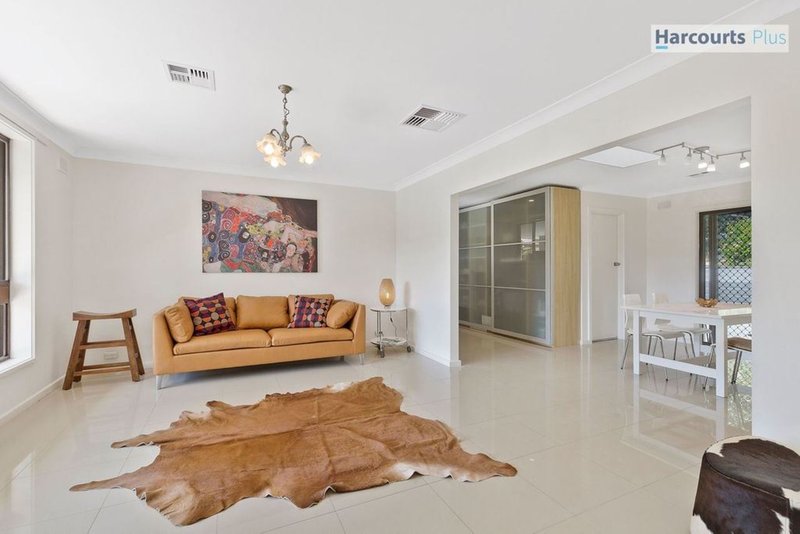 Photo - 23 Shamrock Road, Hallett Cove SA 5158 - Image 4