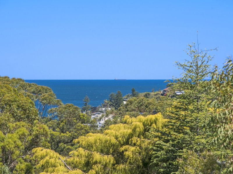 Photo - 23 Sheridan Crescent, Stanwell Park NSW 2508 - Image 2