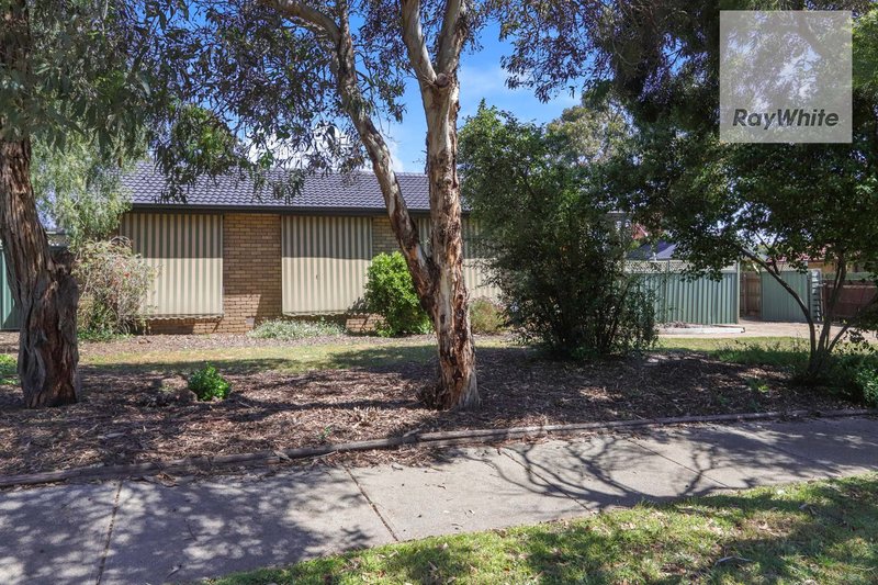 Photo - 23 Snaefell Crescent, Gladstone Park VIC 3043 - Image 2