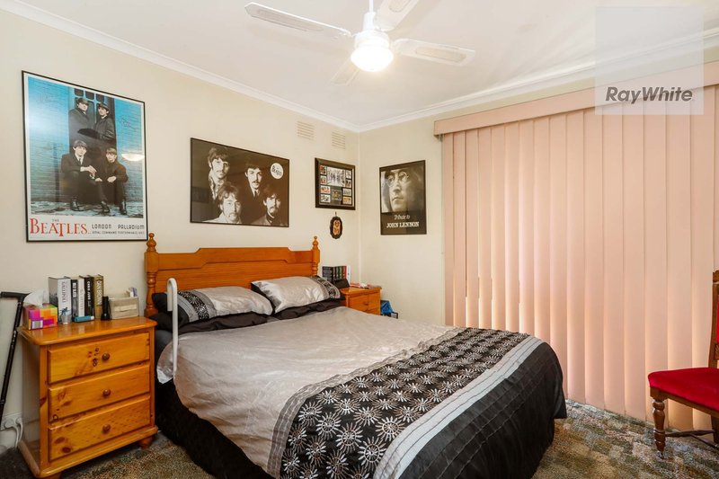 Photo - 23 Snaefell Crescent, Gladstone Park VIC 3043 - Image 8