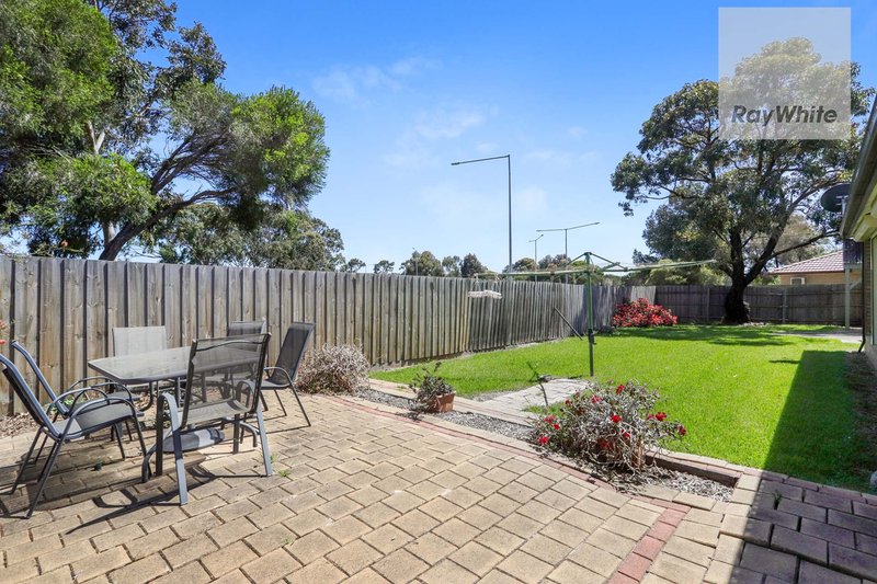 Photo - 23 Snaefell Crescent, Gladstone Park VIC 3043 - Image 11