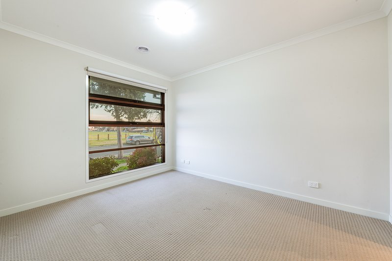 Photo - 23 Springleaf Avenue, Clyde North VIC 3978 - Image 9