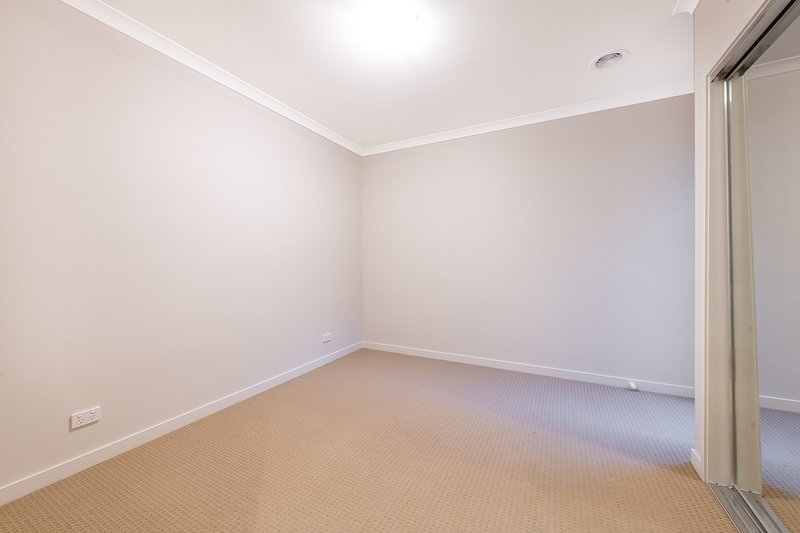 Photo - 23 Springleaf Avenue, Clyde North VIC 3978 - Image 11