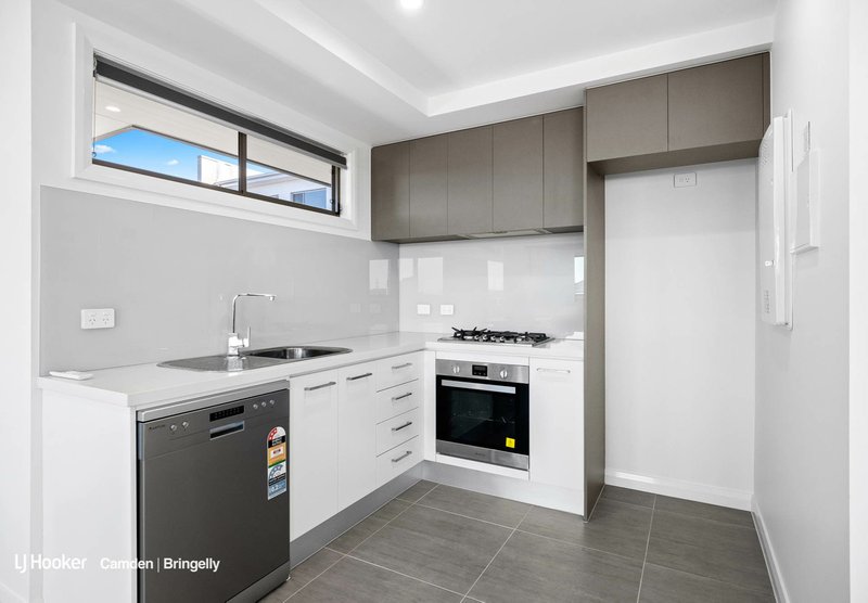 Photo - 23 Stahl Lane, Oran Park NSW 2570 - Image 2