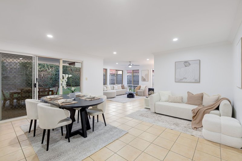 Photo - 23 Strathaird Place, Parkinson QLD 4115 - Image 5