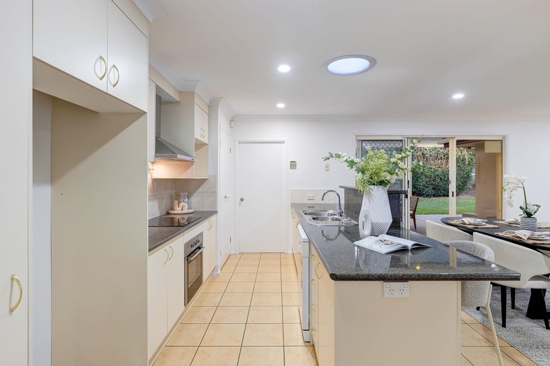 Photo - 23 Strathaird Place, Parkinson QLD 4115 - Image 7