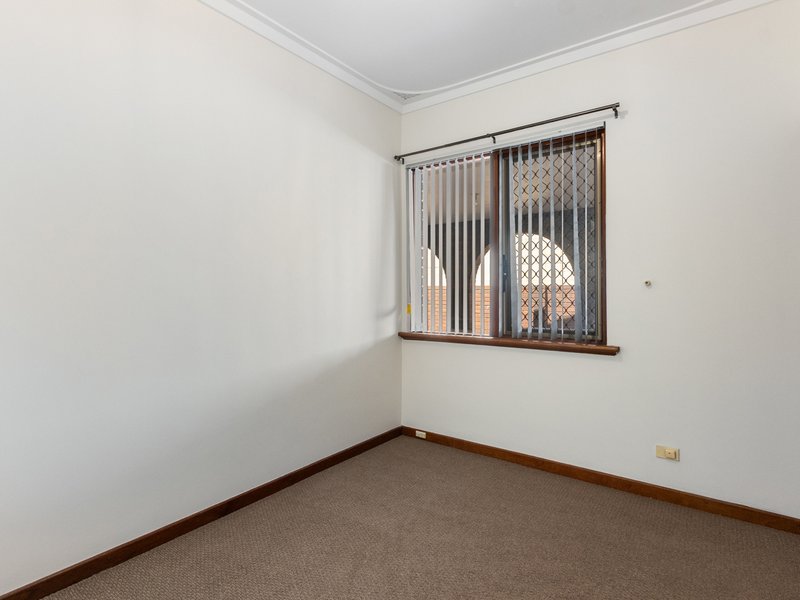 Photo - 23 Streatham Street, Beckenham WA 6107 - Image 9