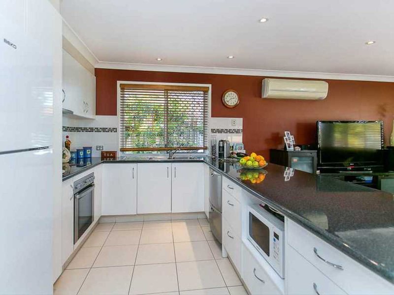 Photo - 23 Summerwine Street, Burleigh Waters QLD 4220 - Image 4