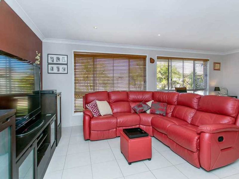 Photo - 23 Summerwine Street, Burleigh Waters QLD 4220 - Image 7