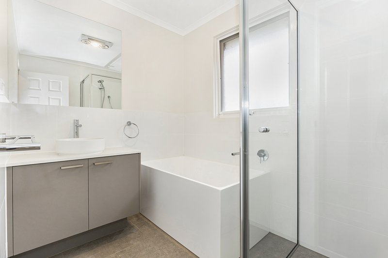 Photo - 2/3 Surrey Street, Box Hill South VIC 3128 - Image 5