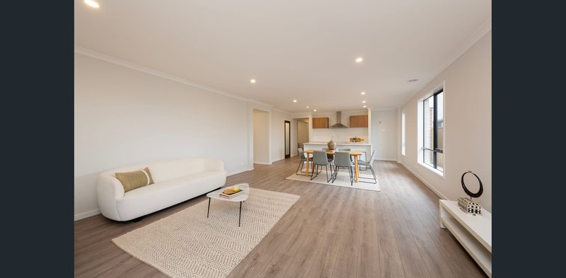 Photo - 23 Swilk Crescent, Mickleham VIC 3064 - Image 3