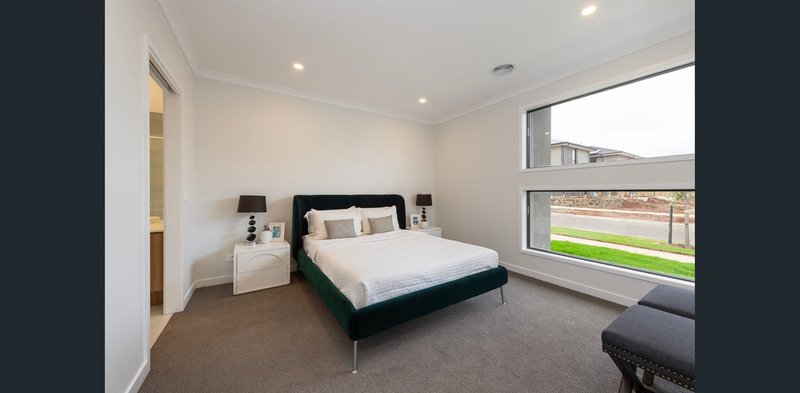 Photo - 23 Swilk Crescent, Mickleham VIC 3064 - Image 4