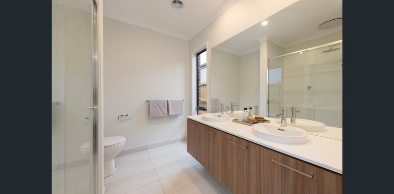 Photo - 23 Swilk Crescent, Mickleham VIC 3064 - Image 5