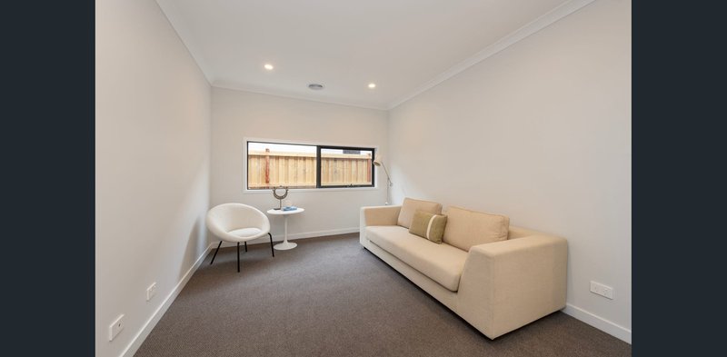 Photo - 23 Swilk Crescent, Mickleham VIC 3064 - Image 6