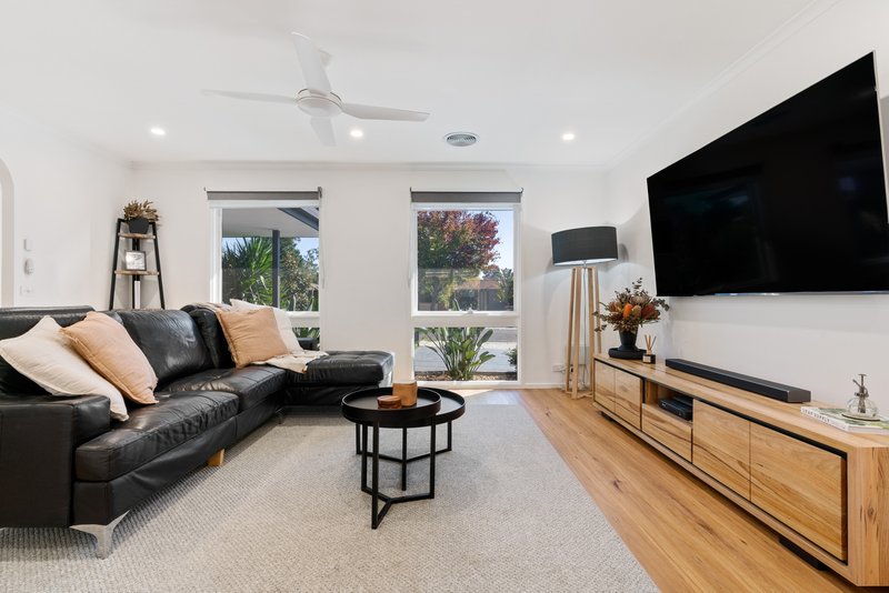 Photo - 23 Taketa Crescent, Frankston VIC 3199 - Image 3