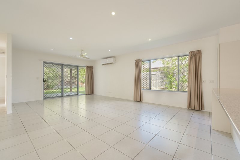 Photo - 23 Telopea Place, Kirkwood QLD 4680 - Image 3