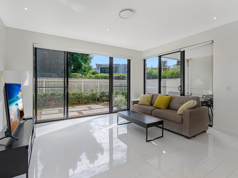 Photo - 23 Theatre Drive, Benowa QLD 4217 - Image 6