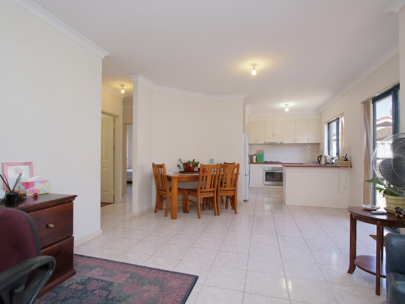 Photo - 2/3 Thorpe Street, Morley WA 6062 - Image 6