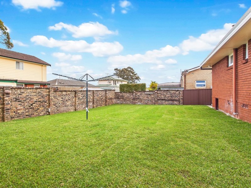 Photo - 23 Tinakill Avenue, Engadine NSW 2233 - Image 7