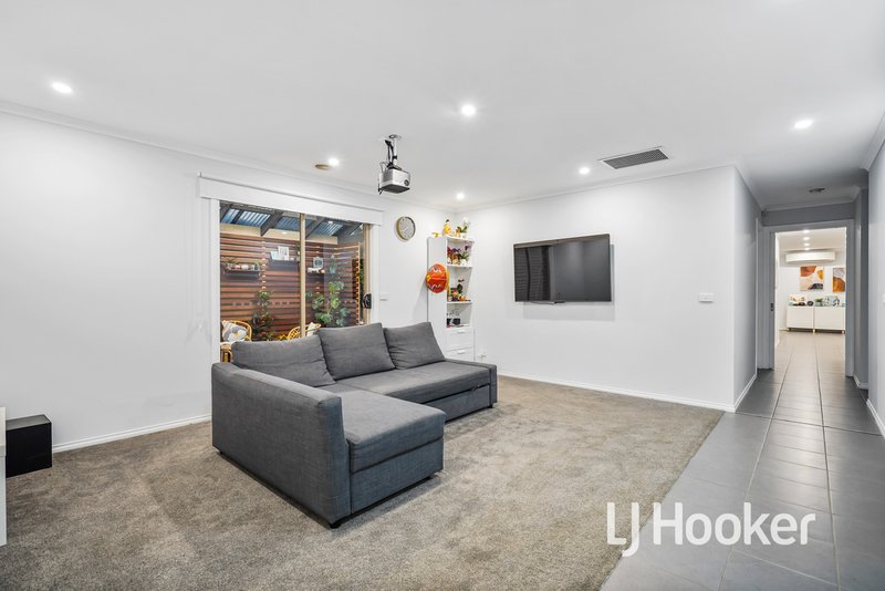 Photo - 23 Tipperary Circuit, Pakenham VIC 3810 - Image 4