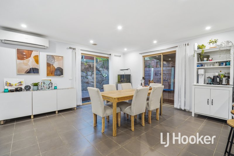 Photo - 23 Tipperary Circuit, Pakenham VIC 3810 - Image 10