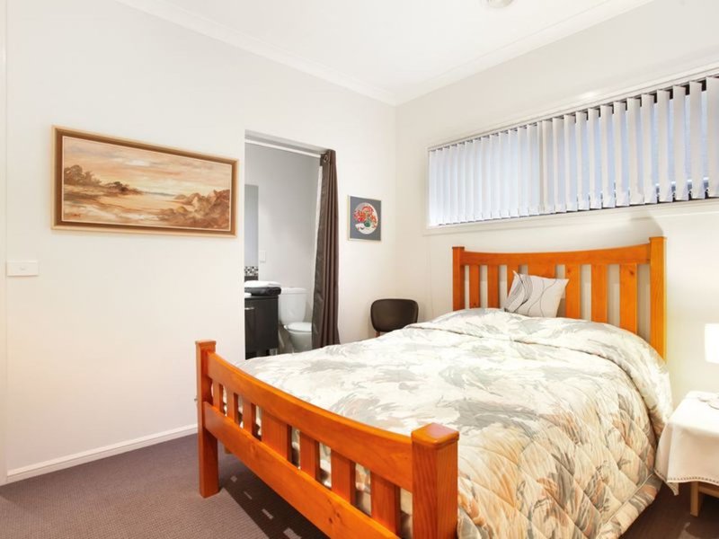 Photo - 23 Tobago Avenue, Point Cook VIC 3030 - Image 15