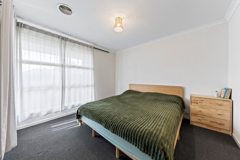 Photo - 23 Tremont Street, Pakenham VIC 3810 - Image 5