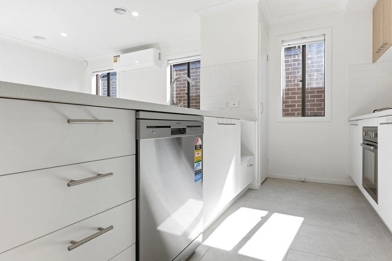 Photo - 23 Tuff Street, Werribee VIC 3030 - Image 4