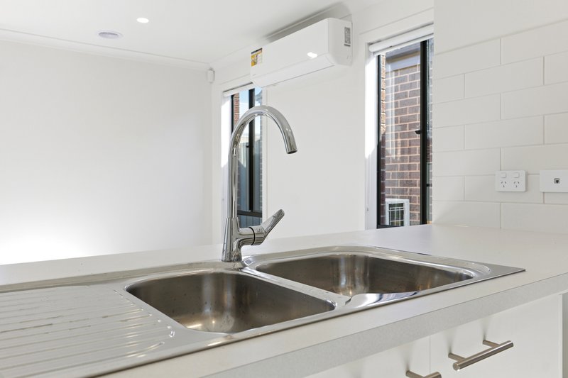 Photo - 23 Tuff Street, Werribee VIC 3030 - Image 9