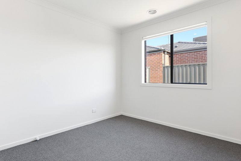 Photo - 23 Tuff Street, Werribee VIC 3030 - Image 11