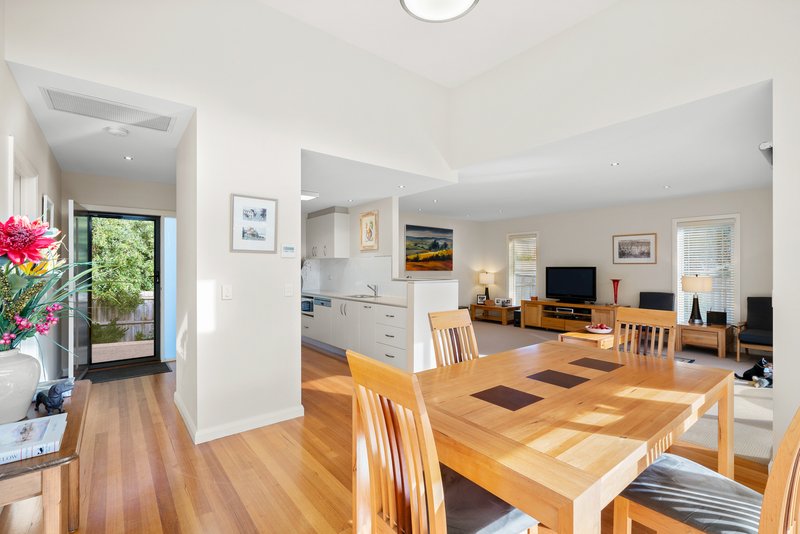 Photo - 2/3 Turner Avenue, Lara VIC 3212 - Image 3