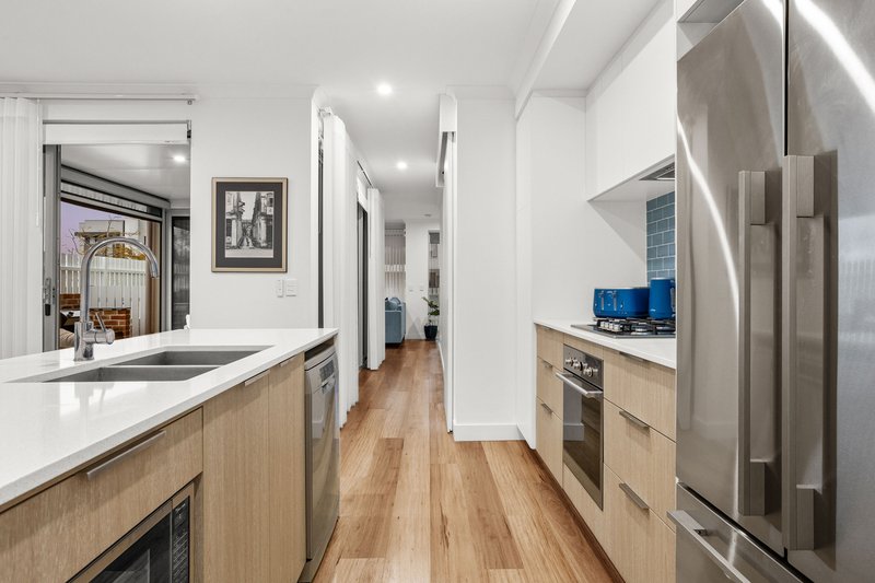 Photo - 23 Turquoise Boulevard, Treeby WA 6164 - Image 6