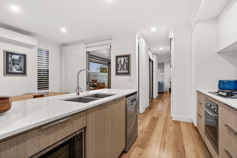 Photo - 23 Turquoise Boulevard, Treeby WA 6164 - Image 8