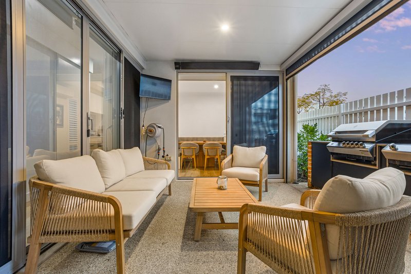 Photo - 23 Turquoise Boulevard, Treeby WA 6164 - Image 11