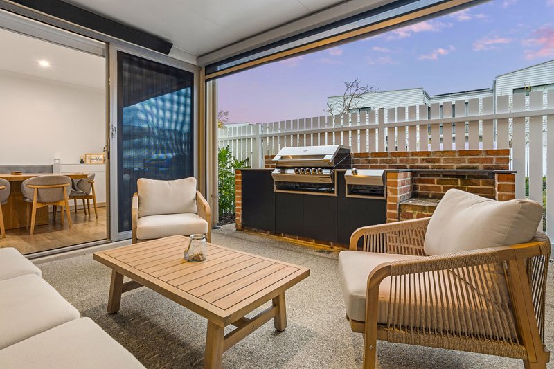 Photo - 23 Turquoise Boulevard, Treeby WA 6164 - Image 12